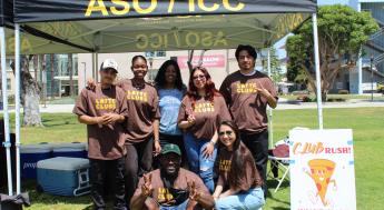 ASO Club Rush photo with students