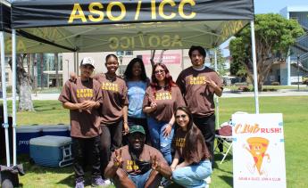 ASO Club Rush photo with students