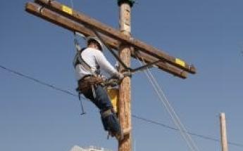 Powerline Mechanic student at work in the pole yard.